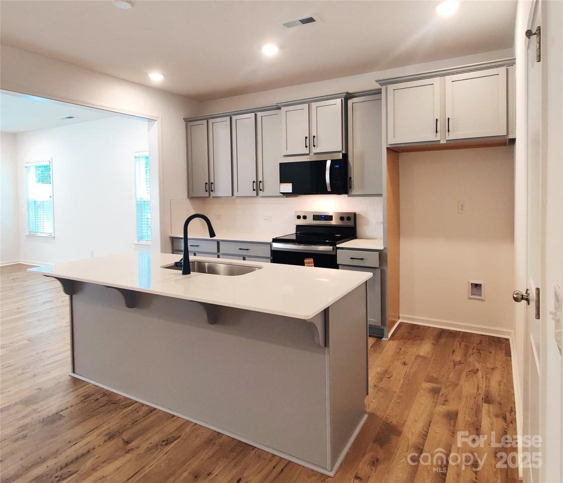 2110 Edison Street - Photo 4 of 33