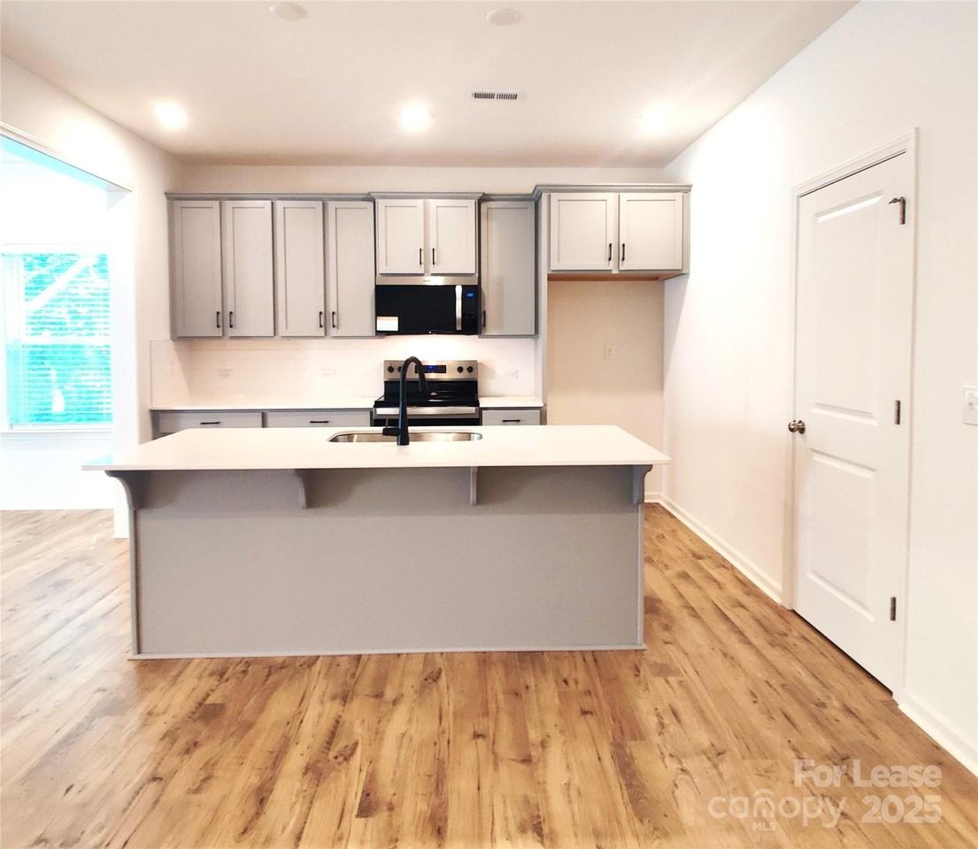 2110 Edison Street - Photo 5 of 33