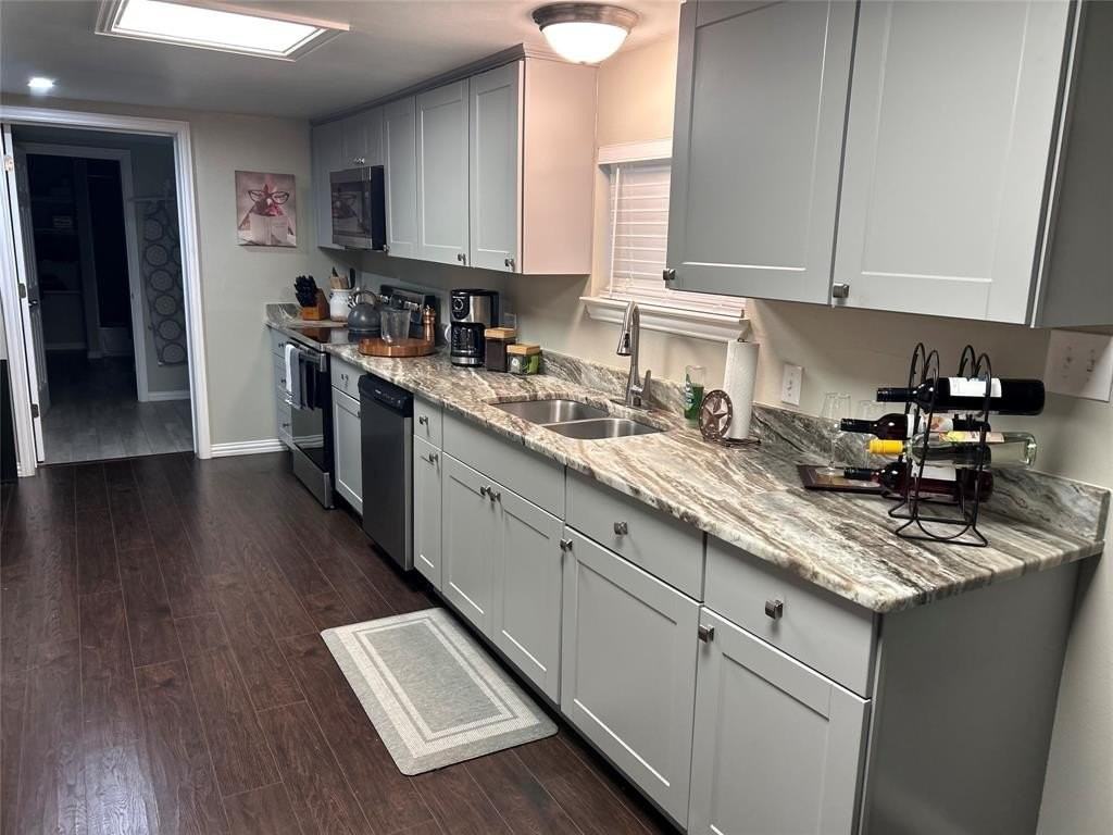 506 N Charles St - Photo 3 of 15