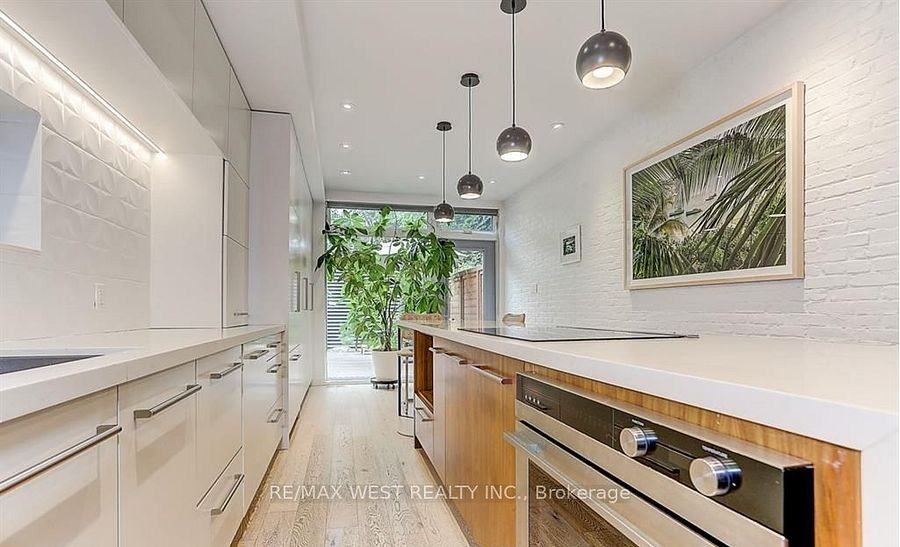 185 Logan Avenue - Photo 3 of 31