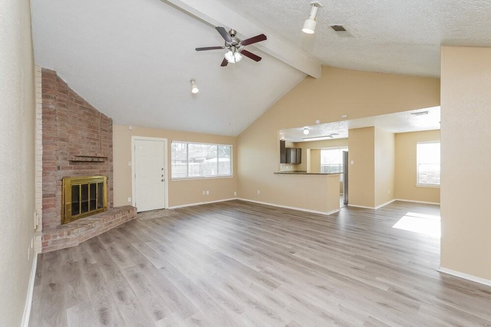 1711 Meadow Green Dr - Photo 4 of 16