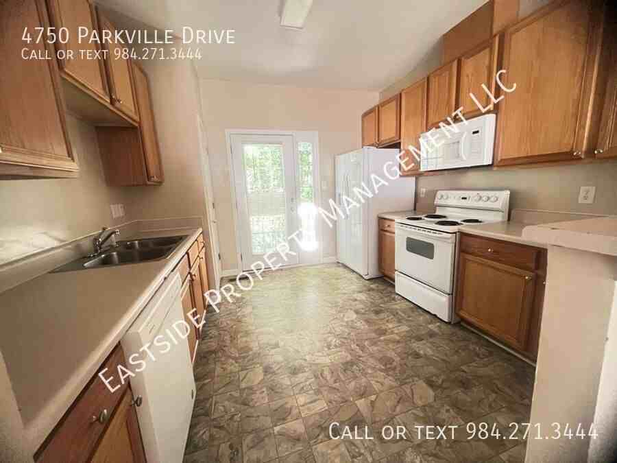 4750 Parkville Dr - Photo 3 of 13