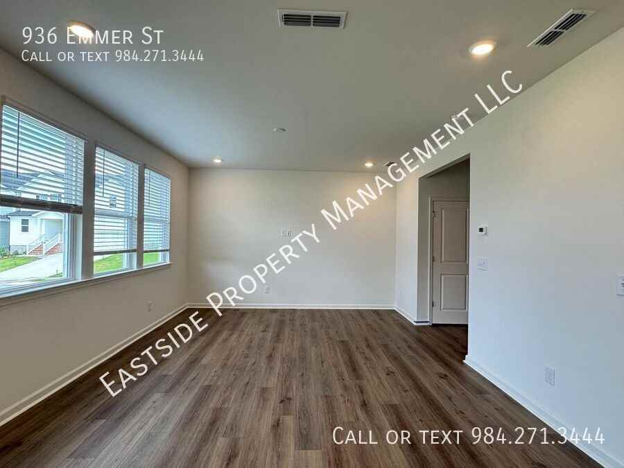 936 Emmer St - Photo 3 of 25