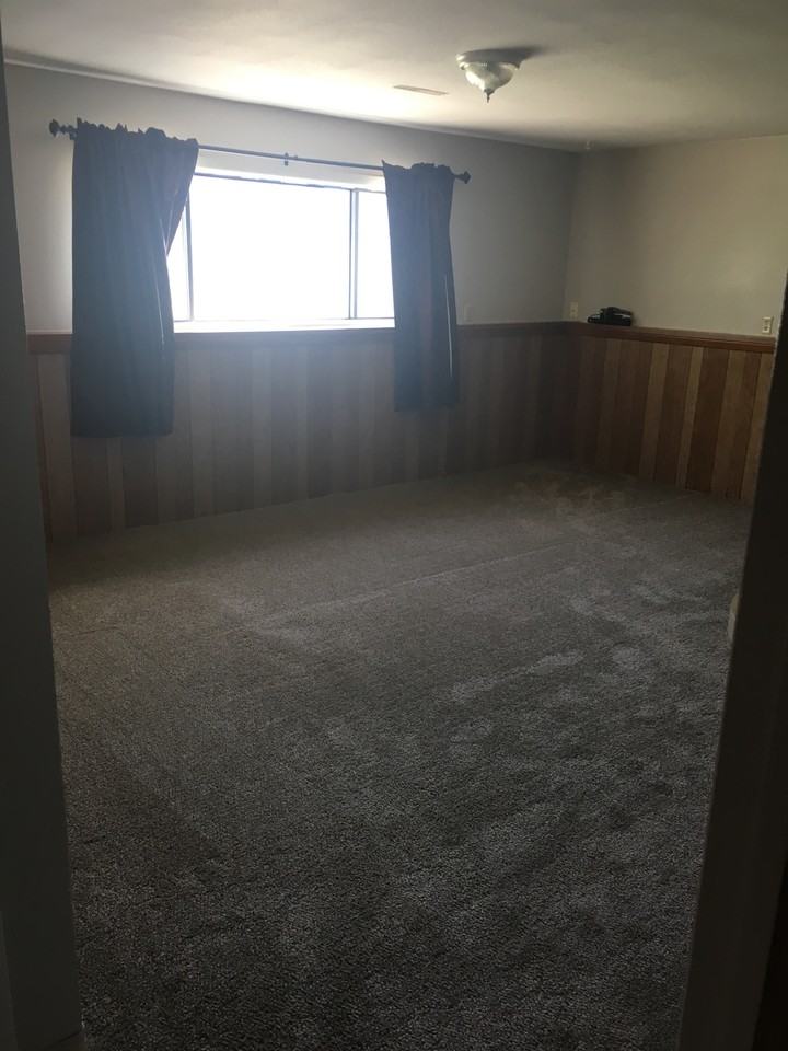 1039 Crist Dr - Photo 3 of 8