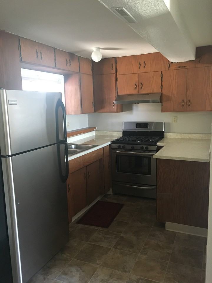 1039 Crist Dr - Photo 4 of 8