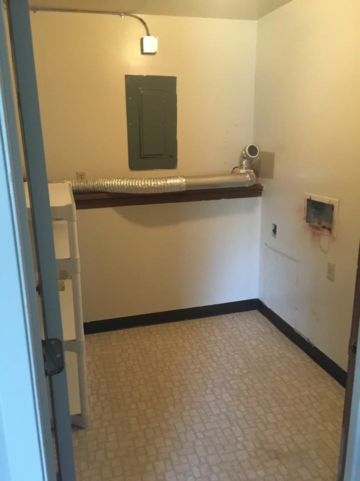 1039 Crist Dr - Photo 5 of 8