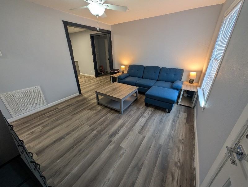 1404 Wood St - Photo 3 of 18