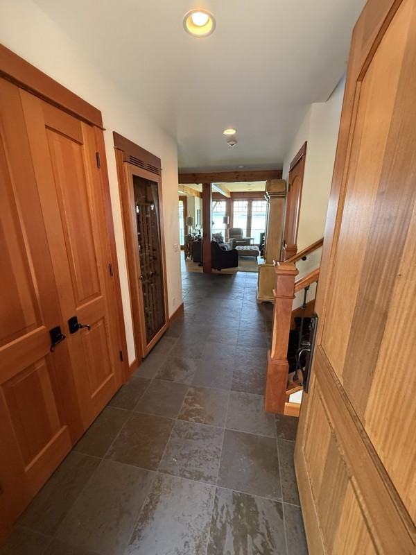 212 N Bay Ln - Photo 3 of 50