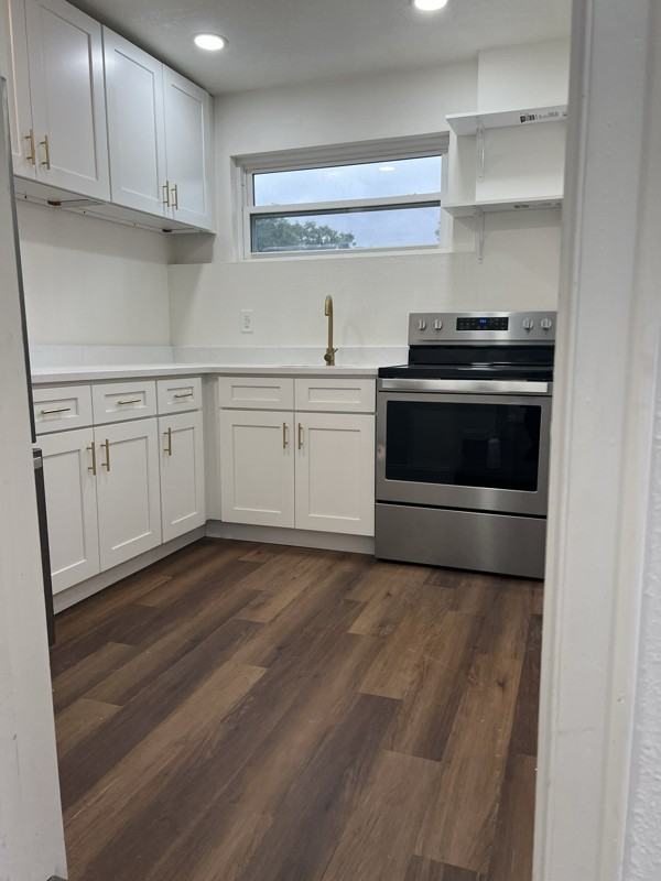 805 Ridgefield Ave - Photo 3 of 16