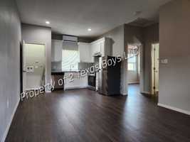 featured image of 101 N Pecan St #103
