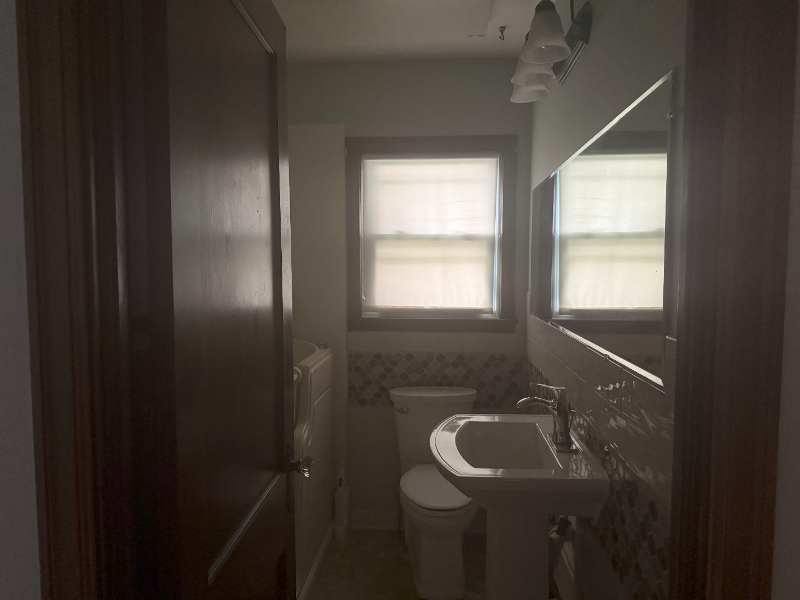 502 S Washington St - Photo 2 of 13