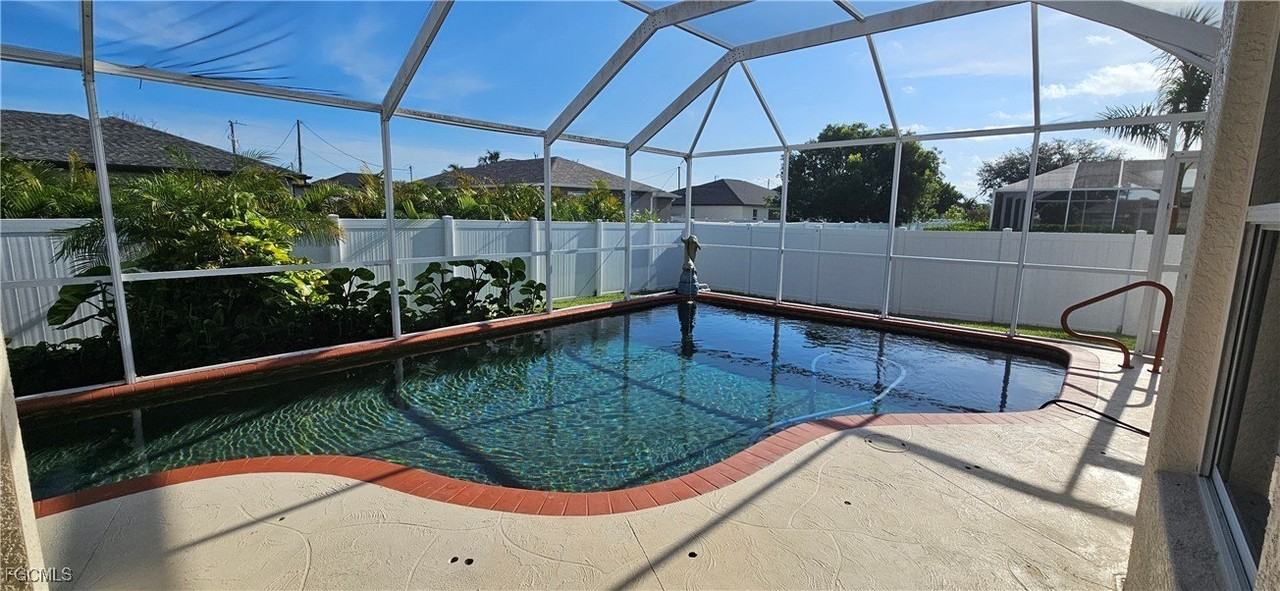 1923 Sw 26th St - Photo 3 of 49