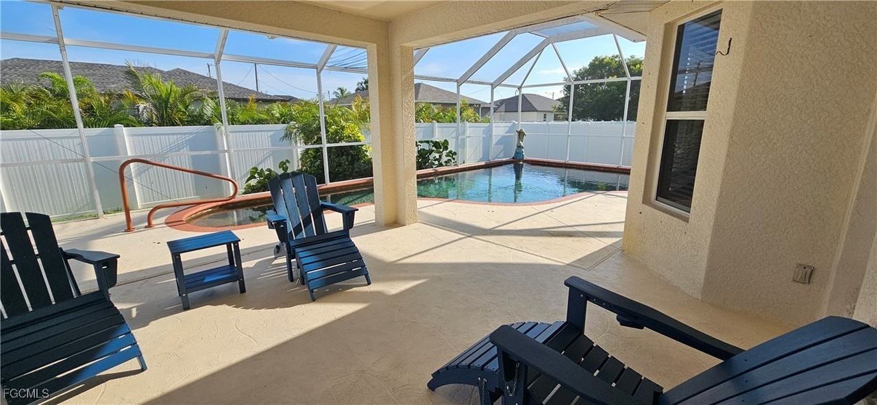 1923 Sw 26th St - Photo 6 of 49