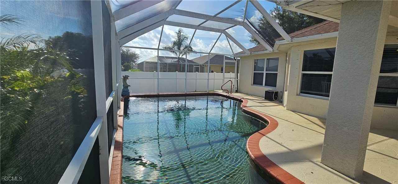 1923 Sw 26th St - Photo 7 of 49