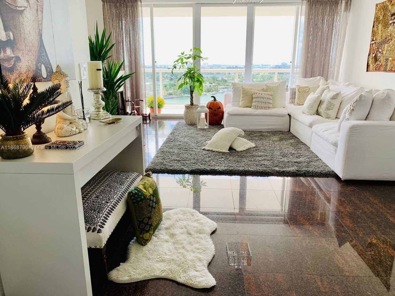 6301 Collins Ave #1606 - Photo 3 of 21