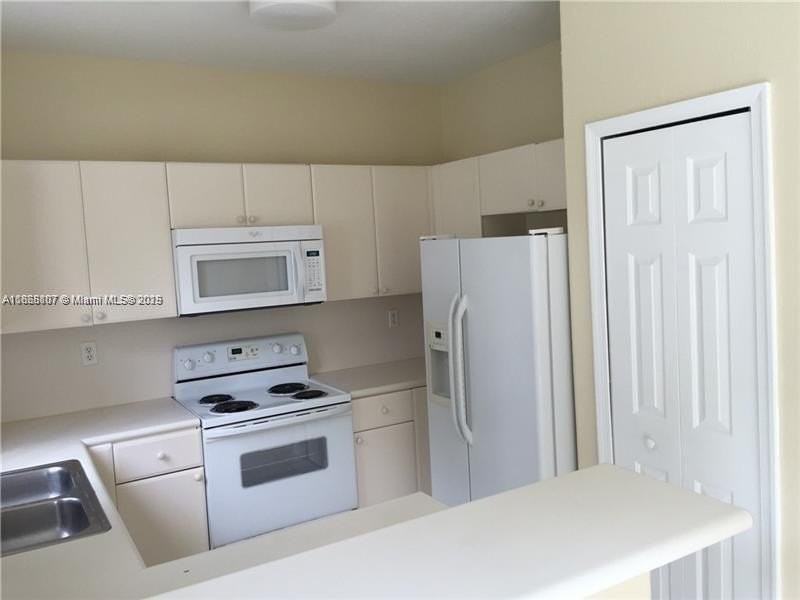 2621 Se 15th Pl #187 - Photo 3 of 19