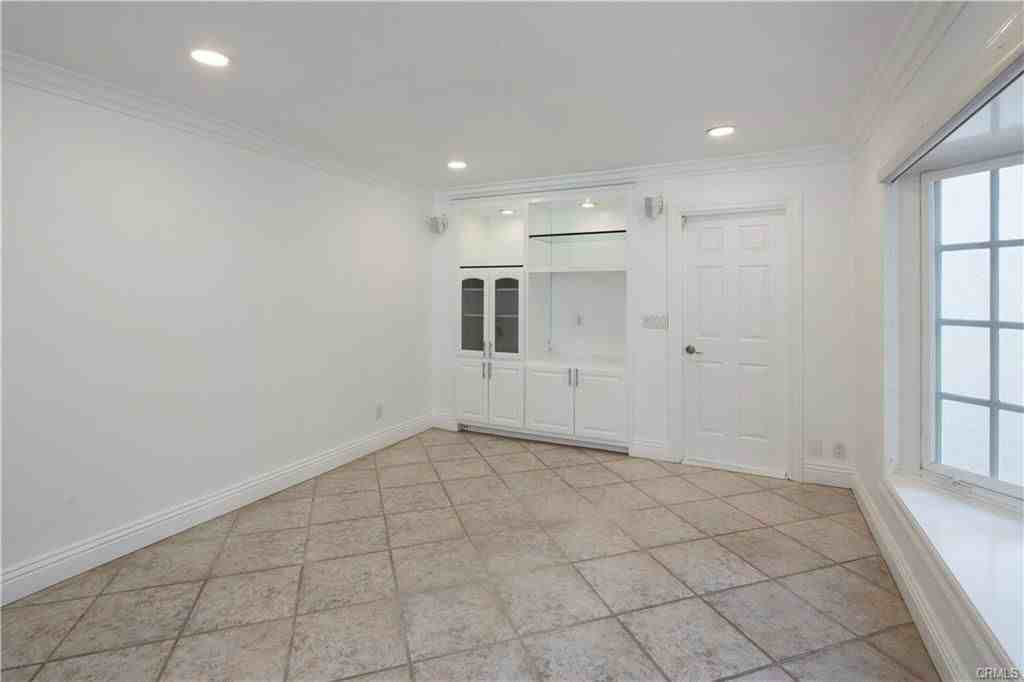 21753 Tahoe Lane - Photo 3 of 7