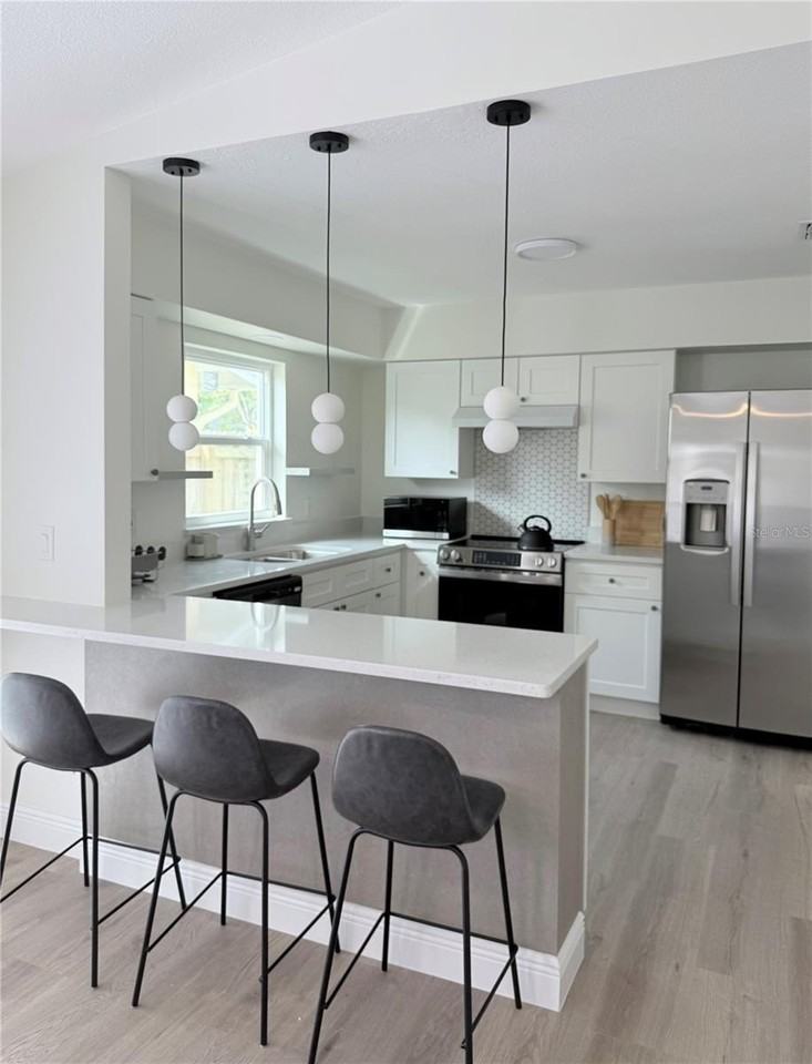 2414 Center Ave - Photo 4 of 14