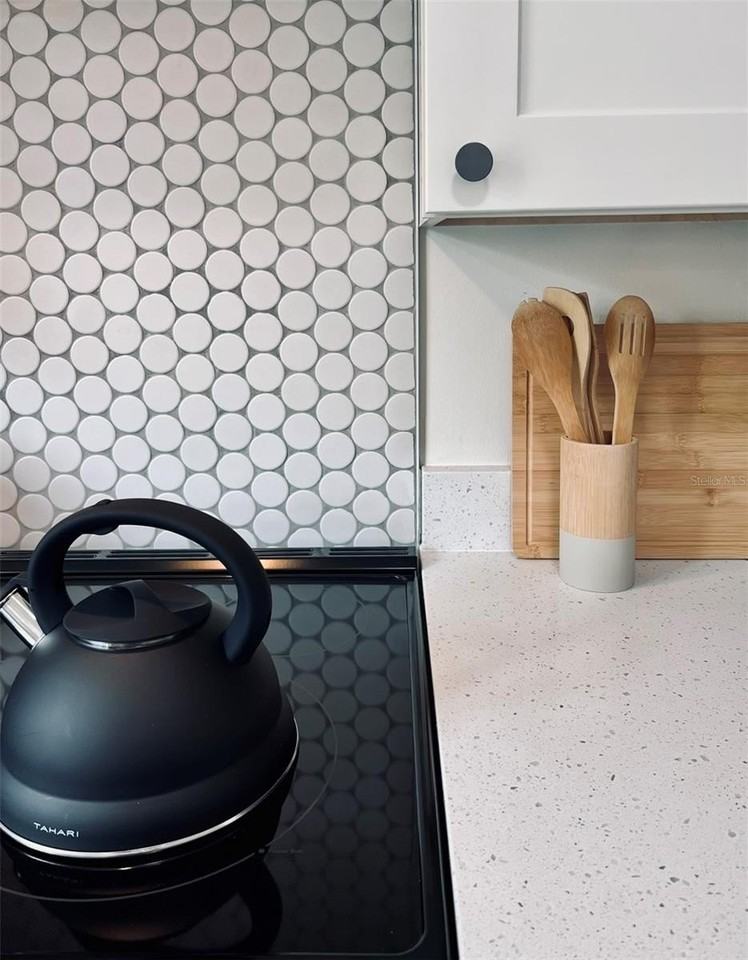 2414 Center Ave - Photo 6 of 14