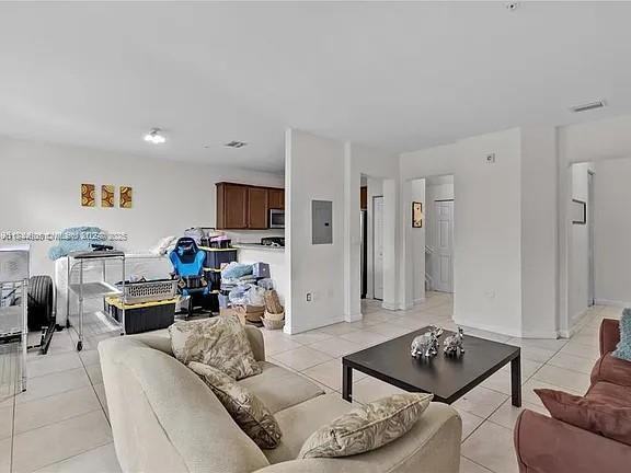 10620 Northwest 88th Street - Photo 2 of 12