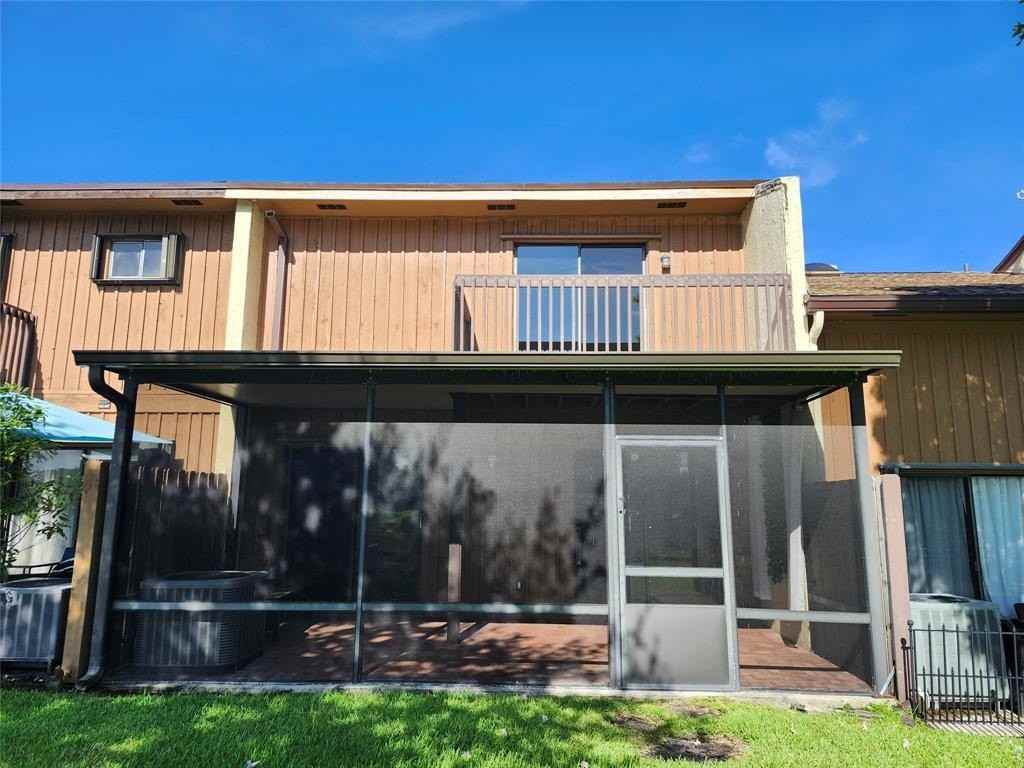 4192 Southwest 87th Terrace - Photo 3 of 35