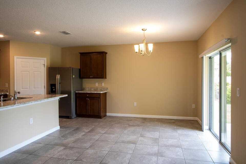 2716 Granville Mnr Sw - Photo 6 of 21