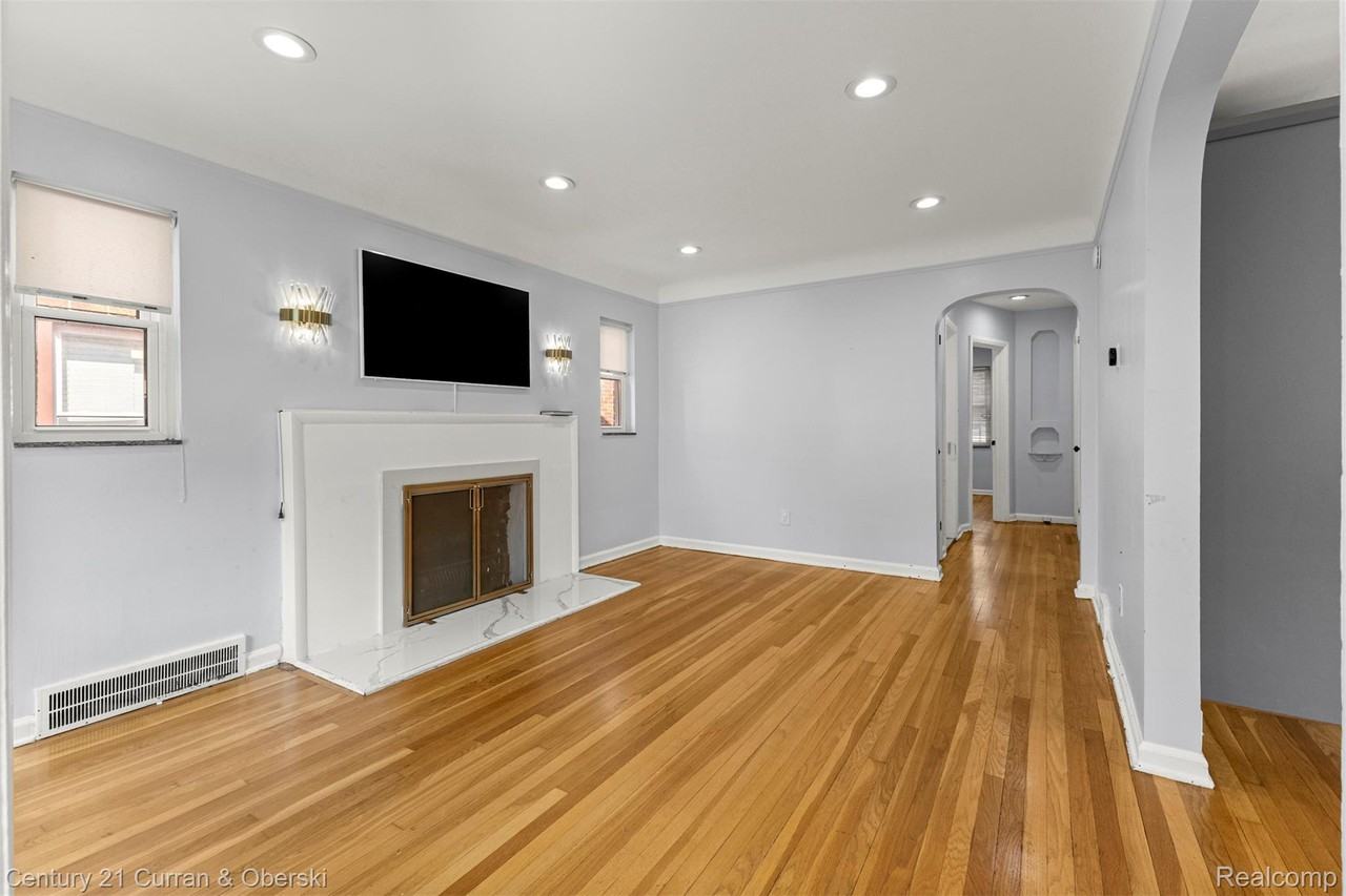 23000 Arlington St - Photo 2 of 35