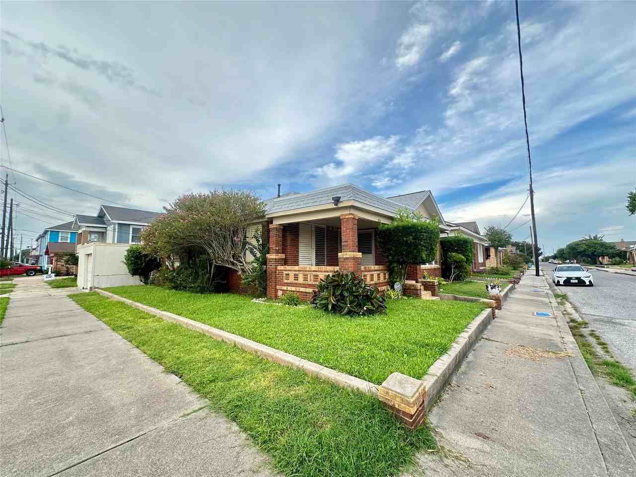 3828 Avenue S 1/2 - Photo 2 of 18