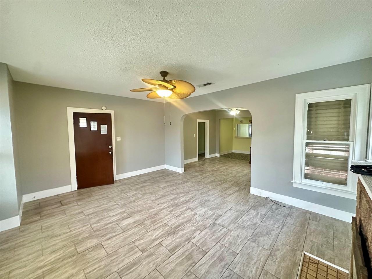 3828 Avenue S 1/2 - Photo 4 of 18