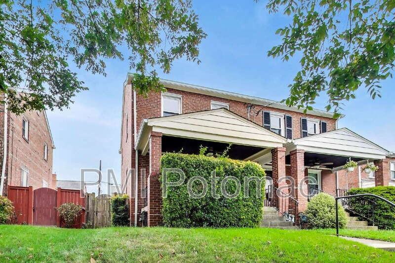 1849 S St Se - Photo 2 of 30