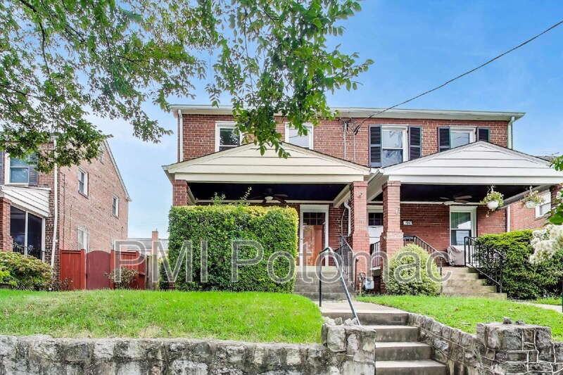 1849 S St Se - Photo 3 of 30