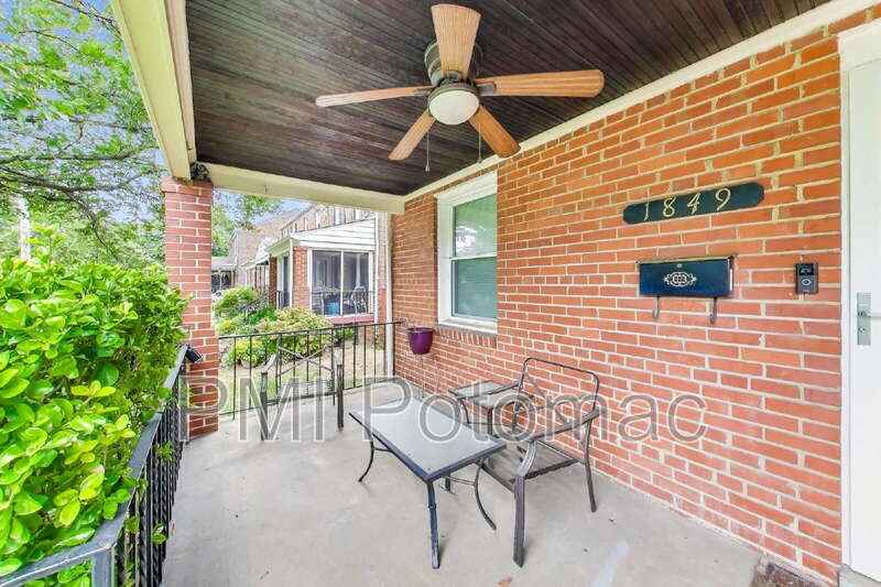 1849 S St Se - Photo 4 of 30