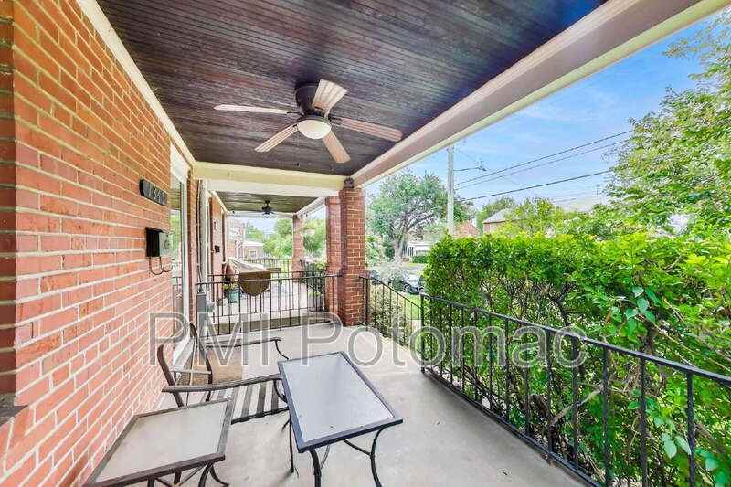 1849 S St Se - Photo 5 of 30