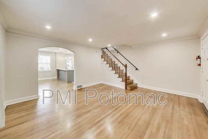 1849 S St Se - Photo 6 of 30