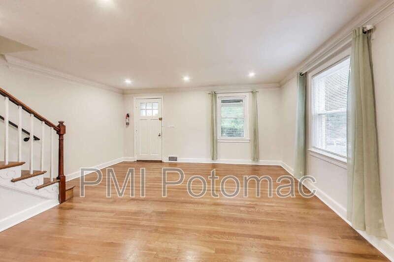 1849 S St Se - Photo 7 of 30