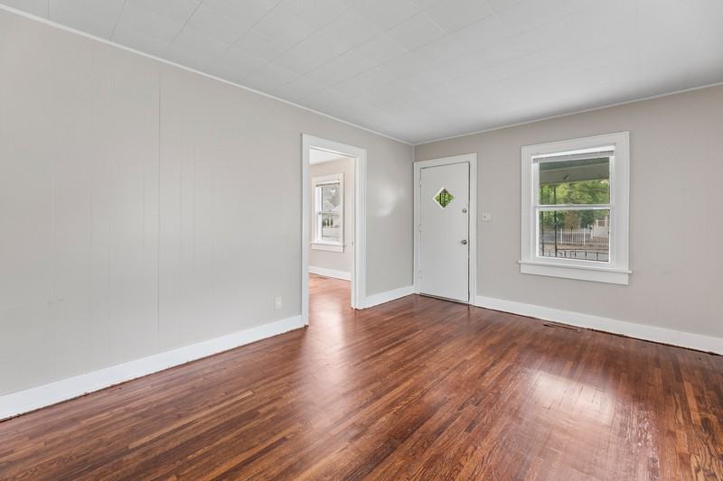 2801 W Maple St - Photo 4 of 13