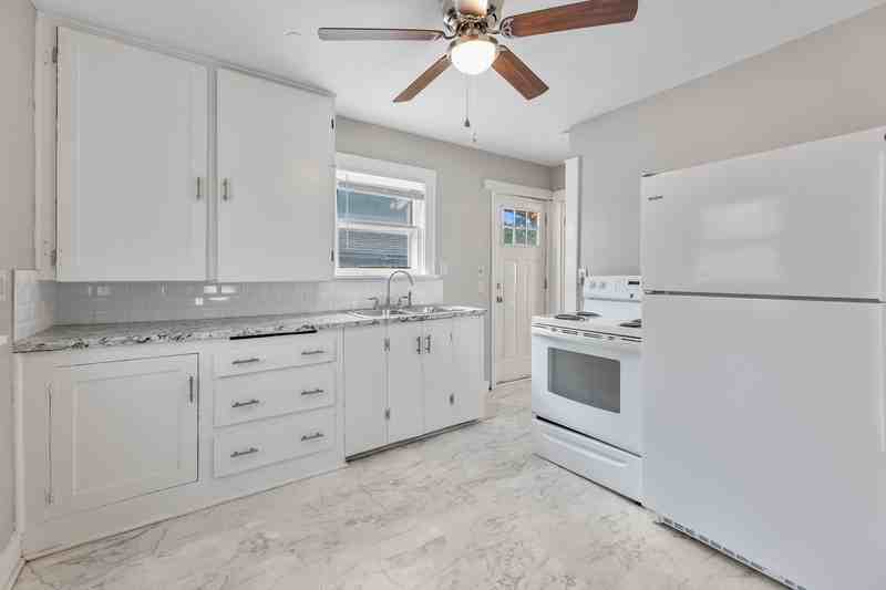 2801 W Maple St - Photo 5 of 13