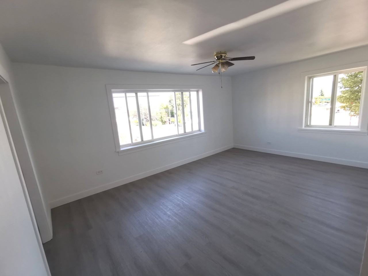 4902 Victoria Drive - Photo 4 of 9