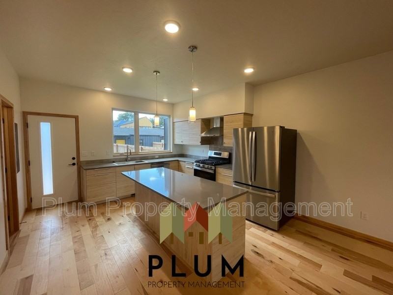 1855 Lease Pending |South 3Rd Street West #C - Photo 7 of 33