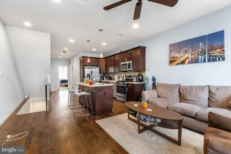 1217 Green St #B - Photo 2 of 13