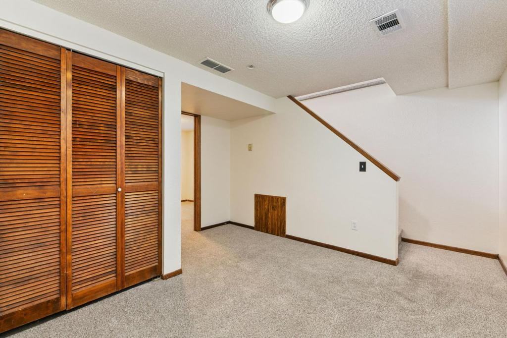 420 Mulberry Drive - Photo 5 of 9