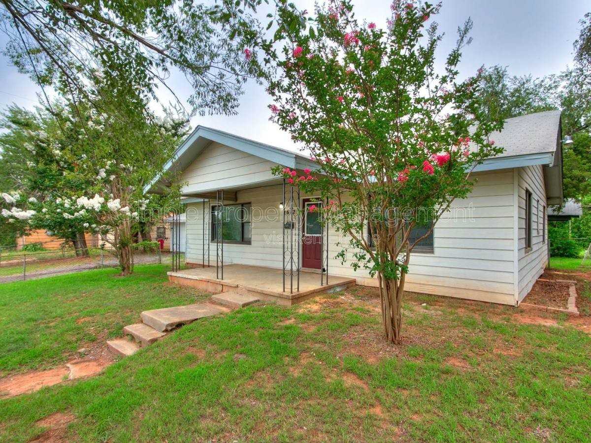 2612 N Fonshill Ave - Photo 2 of 10