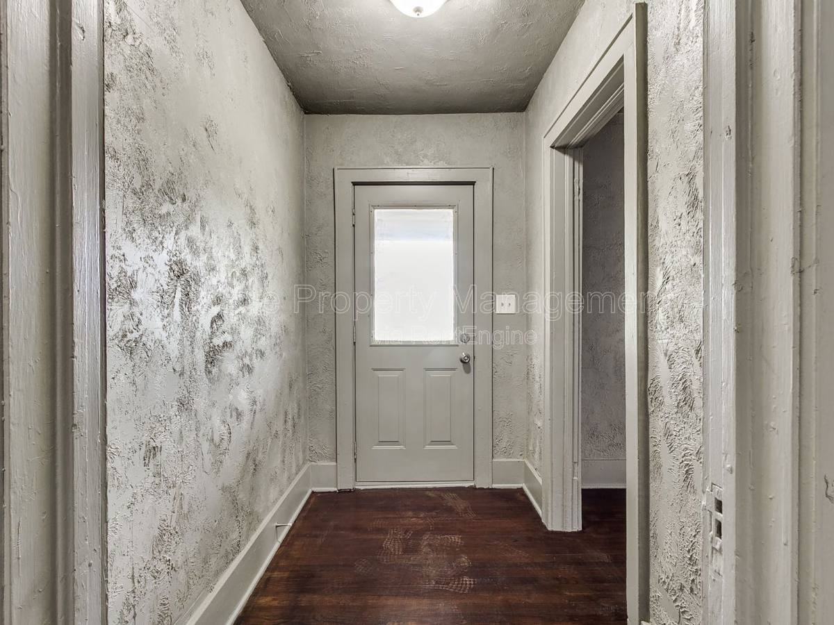 2612 N Fonshill Ave - Photo 3 of 10