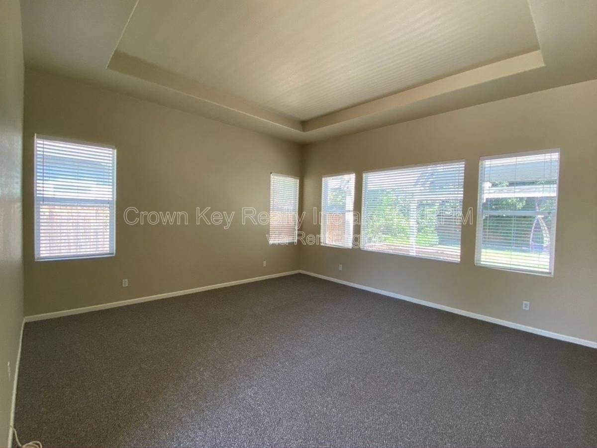 2757 Marshall Way - Photo 2 of 10
