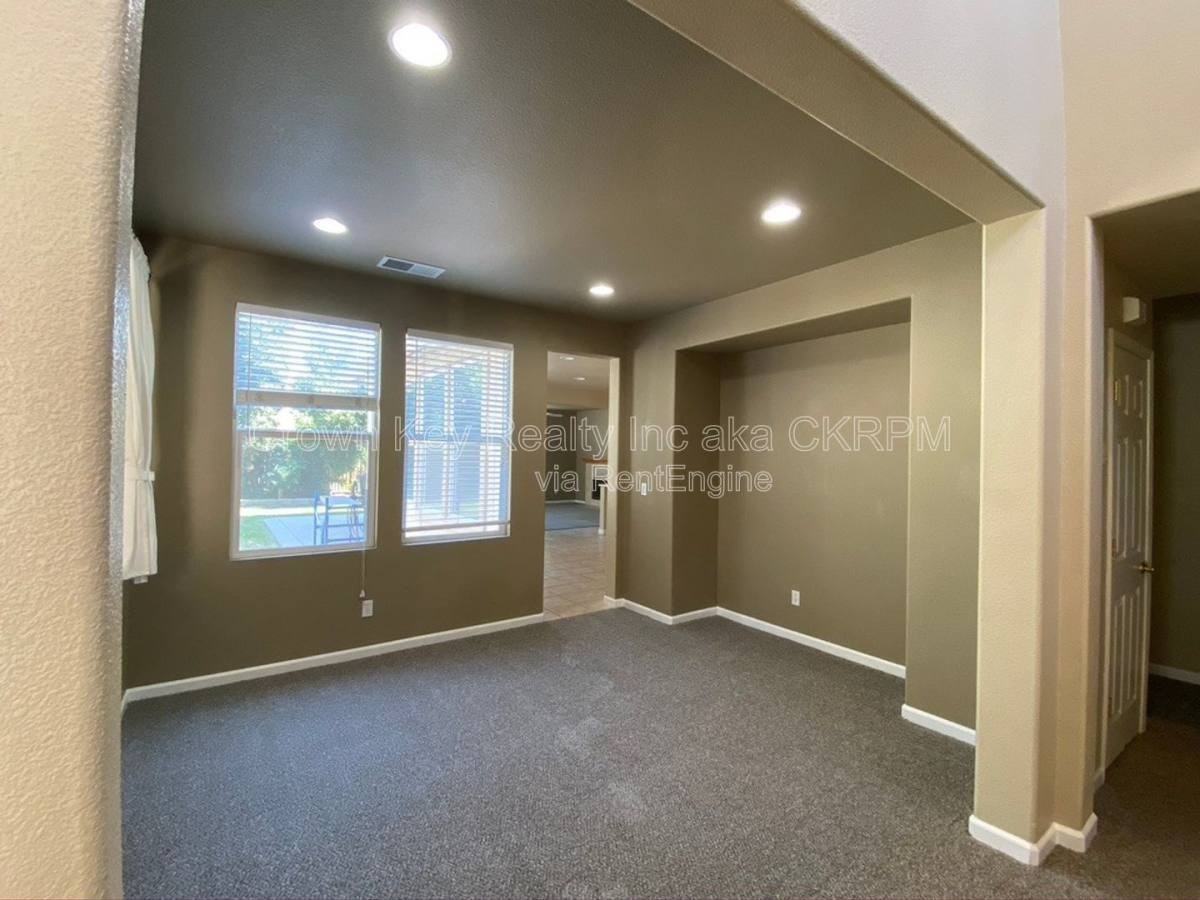 2757 Marshall Way - Photo 3 of 10