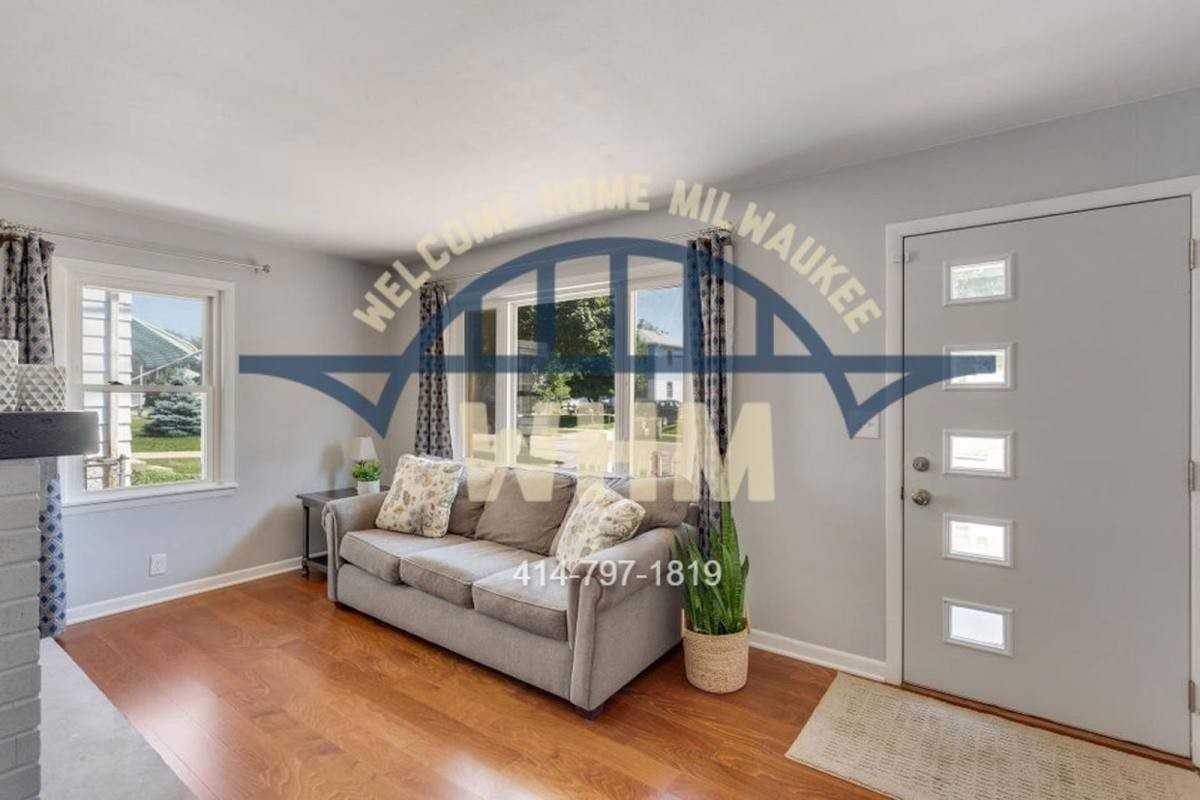 4902 W Lynndale Ave - Photo 2 of 10