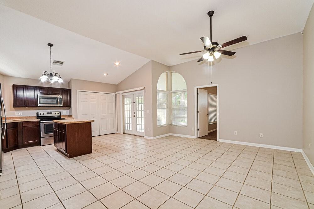 1096 Manigan Ave - Photo 6 of 16