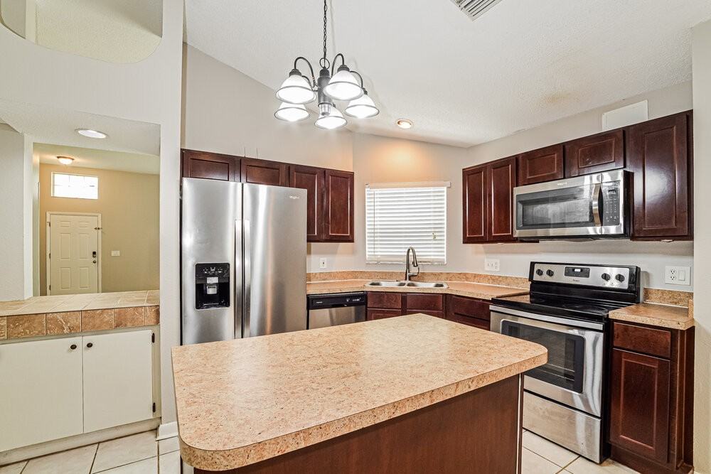 1096 Manigan Ave - Photo 7 of 16