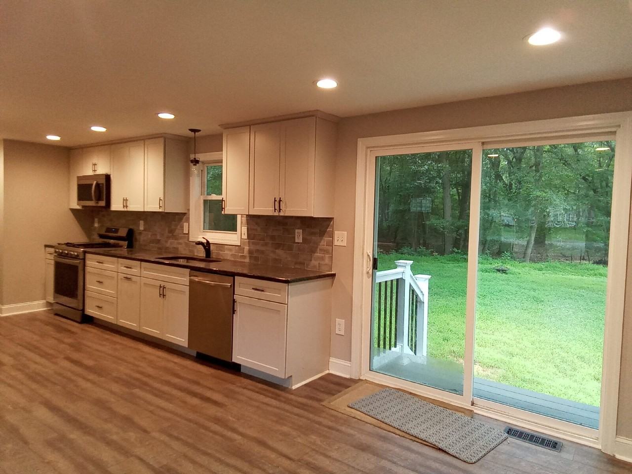 946 Lincoln Rd - Photo 4 of 14