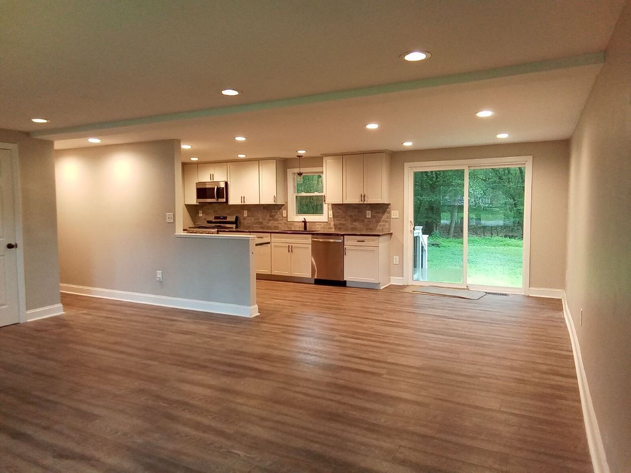 946 Lincoln Rd - Photo 2 of 14